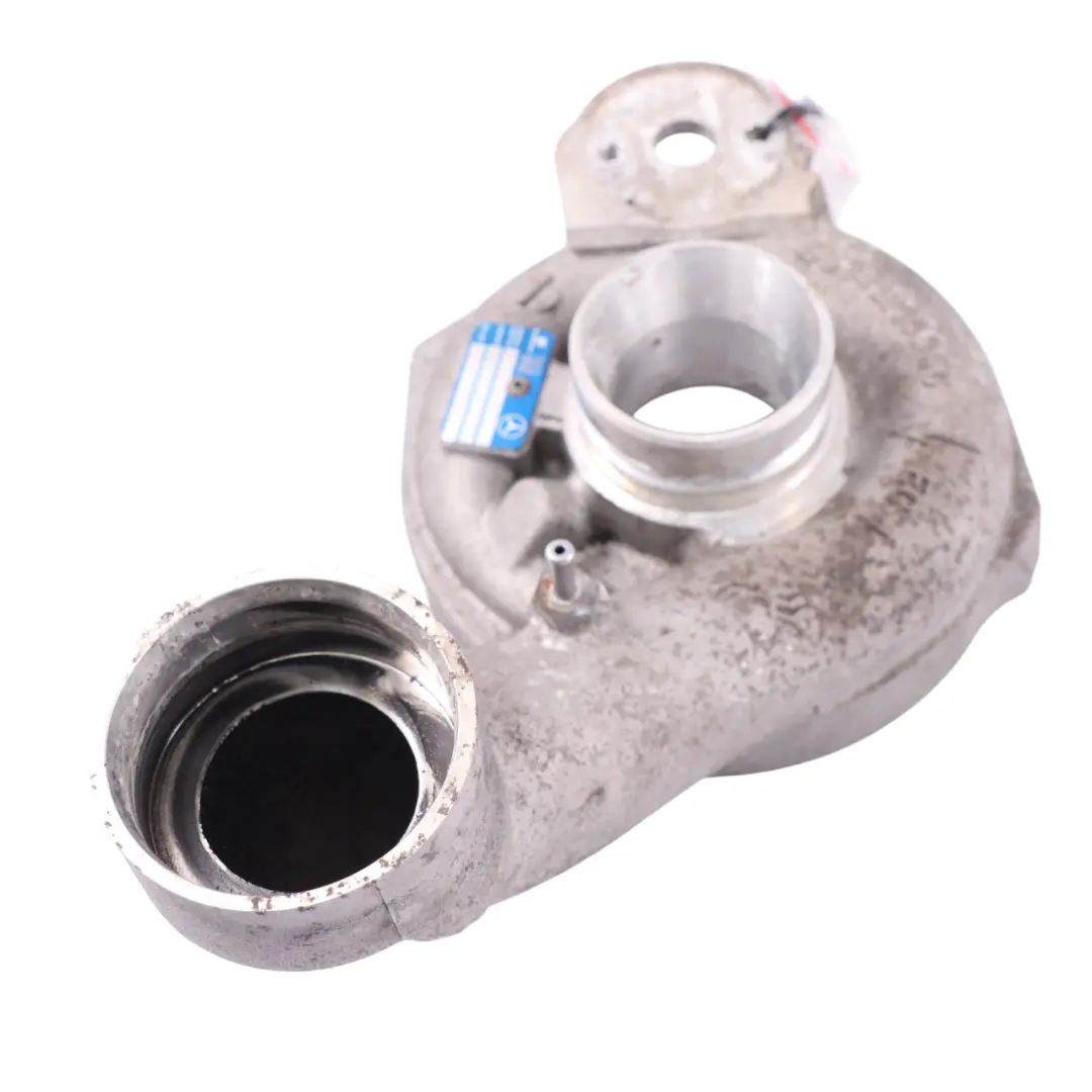 OM651 Alloggiamento turbocompressore lato freddo per Mercedes W906 con numero di parte A6510900980 Mercedes W906 OM651 Alloggiamento turbocompressore lato freddo - SKU A6510900980-2 - Numero di parte A6510900980
