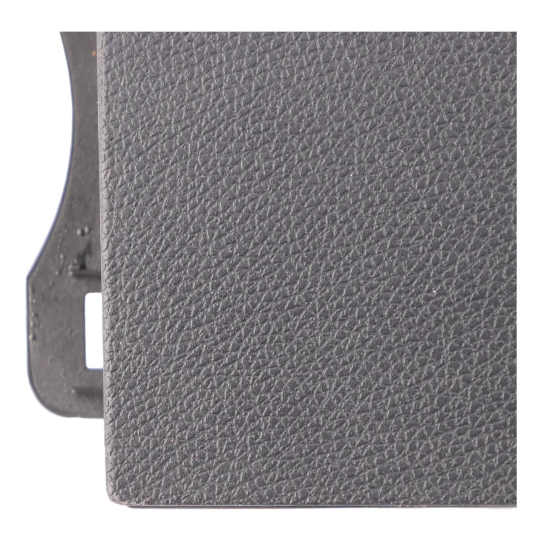 Schowek Schowek Deski Rozdzielczej Czarny do Mercedes W910 o numerze A9106805900 Mercedes W910 Schowek Schowek Deski Rozdzielczej Czarny - SKU A9106805900 - Numer Części A9106805900