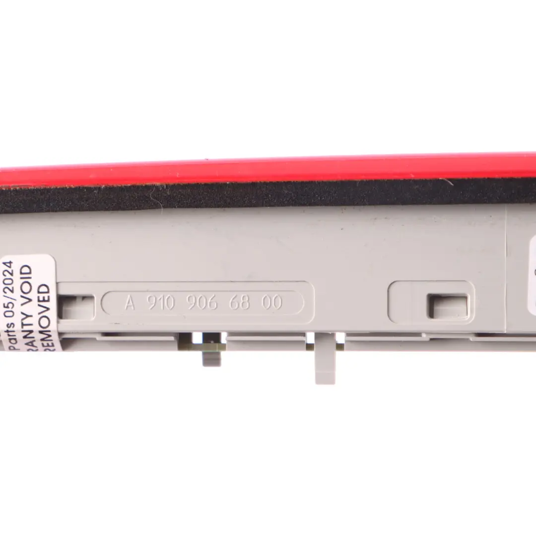 Luce freno Mercedes Sprinter W907 W910 Lampada stop supplementare per con numero di parte A9109066800 Luce freno Mercedes Sprinter W907 W910 Lampada stop supplementare - SKU A9109066800 - Numero di parte A9109066800