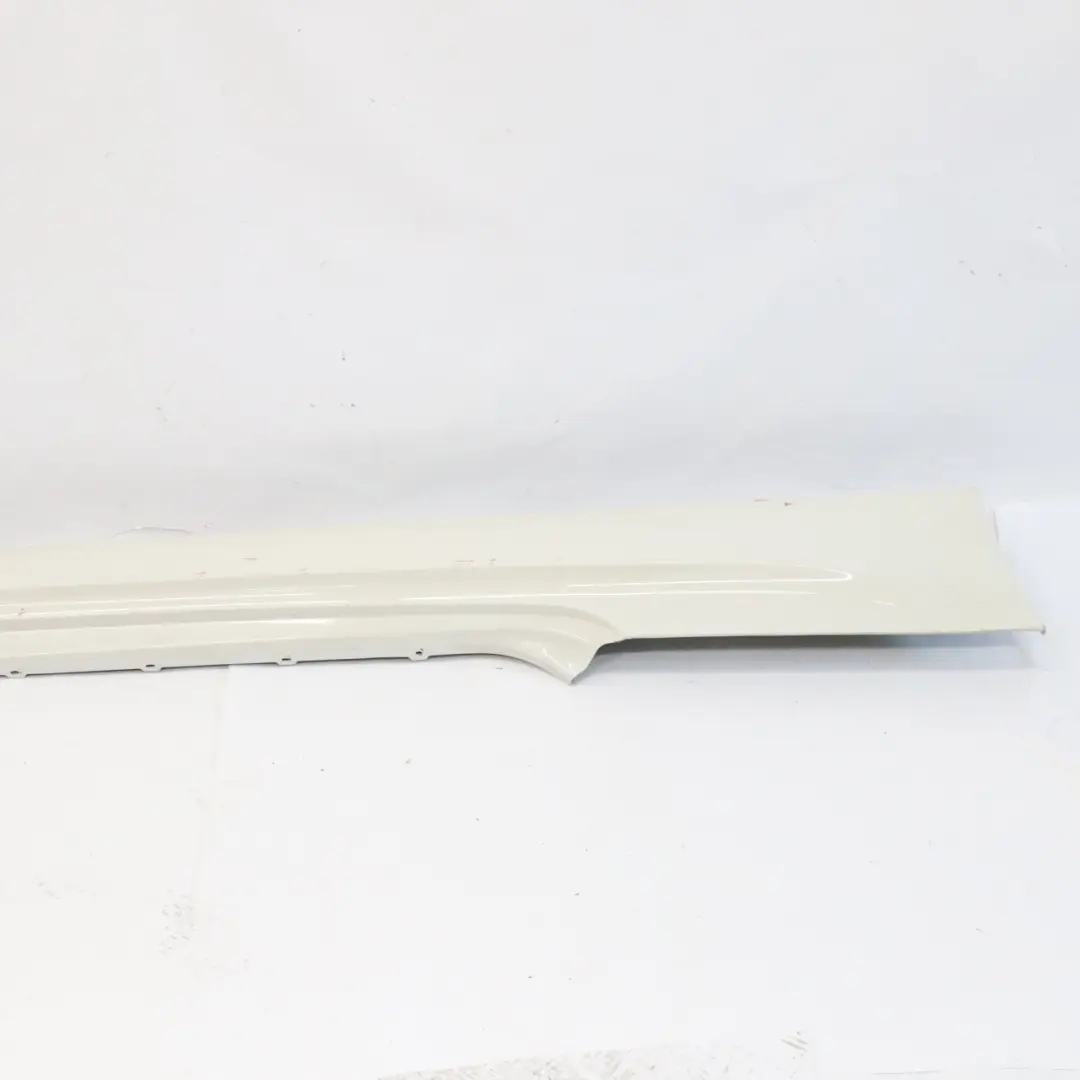 Gonna laterale M Sport Sill Strip destra Alpinweiss Alpine White 300 per BMW E92 E93 con numero di parte 0036124 BMW E92 E93 Gonna laterale M Sport Sill Strip destra Alpinweiss Alpine White 300 - SKU 0036124-AW1 - Numero di parte 0036124