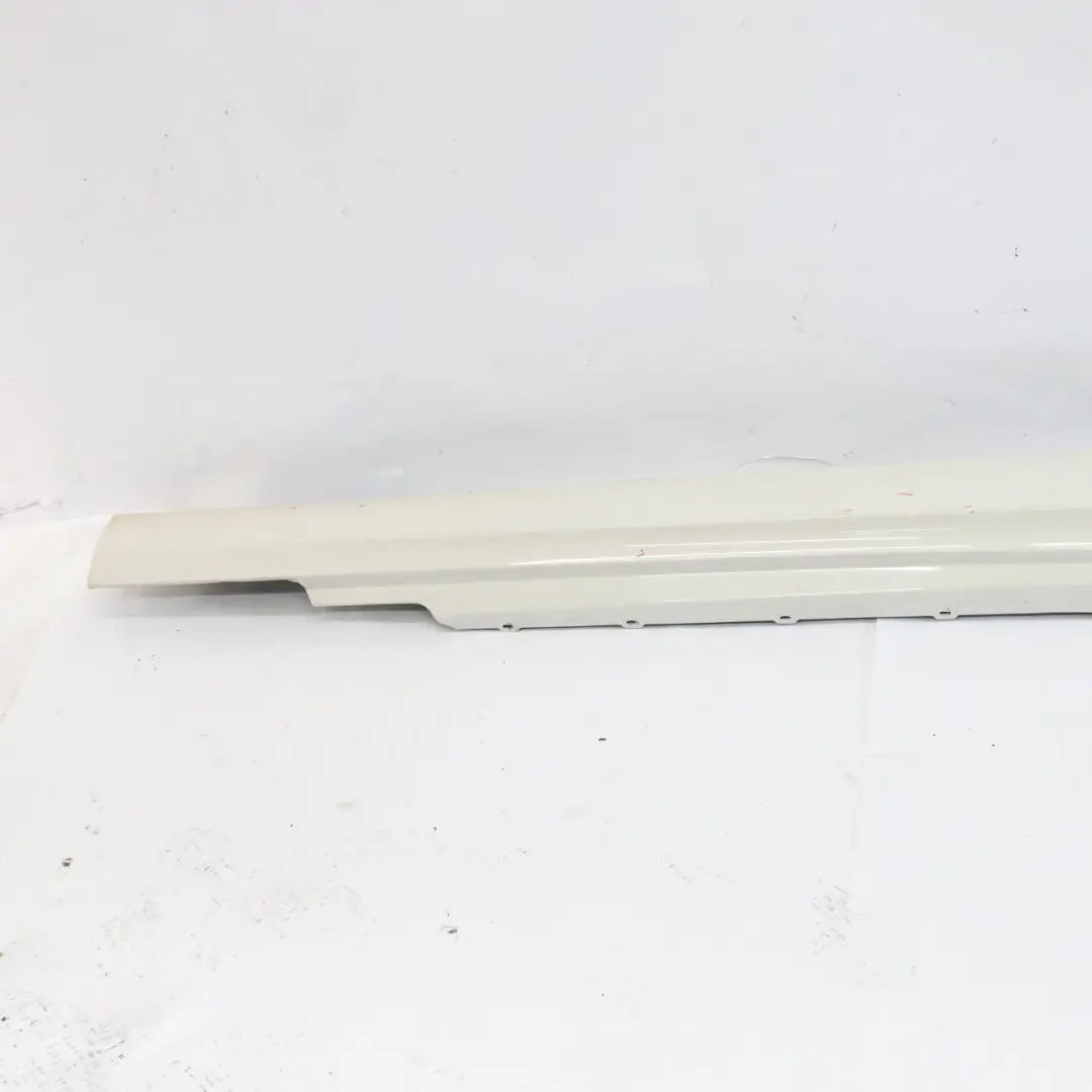 Gonna laterale M Sport Sill Strip destra Alpinweiss Alpine White 300 per BMW E92 E93 con numero di parte 0036124 BMW E92 E93 Gonna laterale M Sport Sill Strip destra Alpinweiss Alpine White 300 - SKU 0036124-AW1 - Numero di parte 0036124