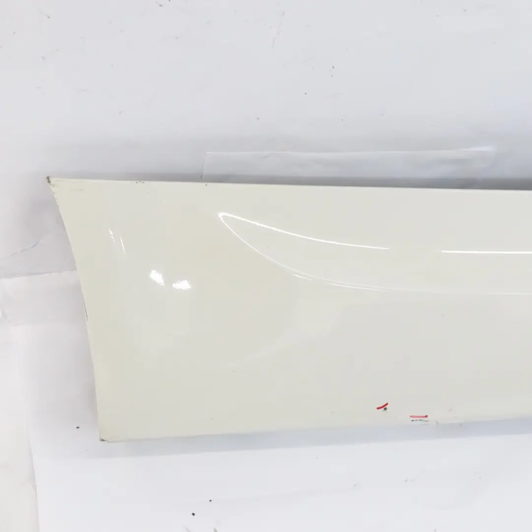 Gonna laterale M Sport Sill Strip destra Alpinweiss Alpine White 300 per BMW E92 E93 con numero di parte 0036124 BMW E92 E93 Gonna laterale M Sport Sill Strip destra Alpinweiss Alpine White 300 - SKU 0036124-AW1 - Numero di parte 0036124