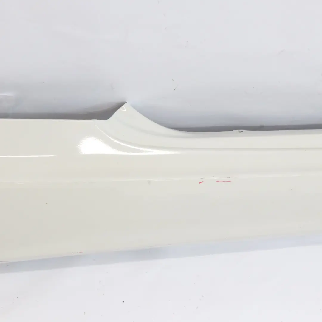 Gonna laterale M Sport Sill Strip destra Alpinweiss Alpine White 300 per BMW E92 E93 con numero di parte 0036124 BMW E92 E93 Gonna laterale M Sport Sill Strip destra Alpinweiss Alpine White 300 - SKU 0036124-AW1 - Numero di parte 0036124
