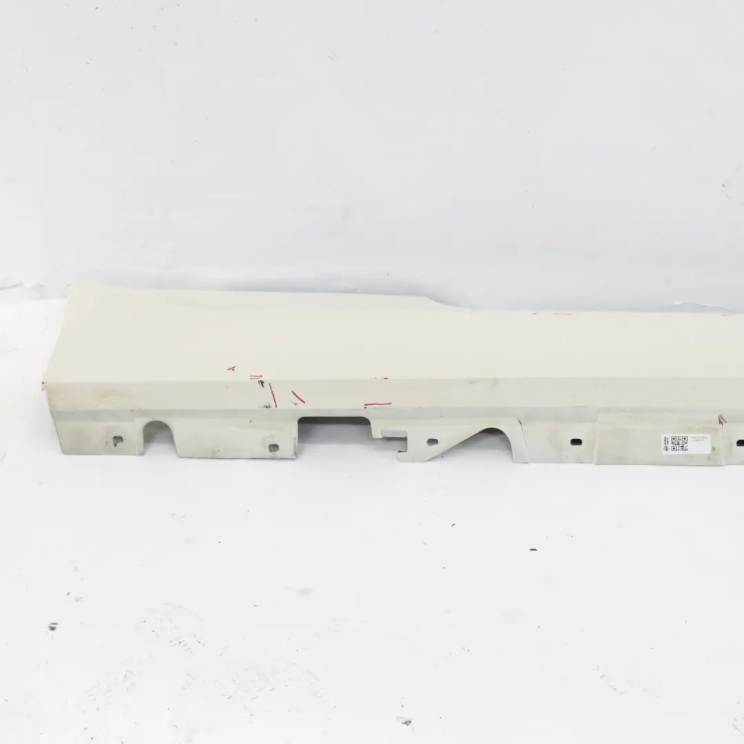 Gonna laterale M Sport Sill Strip destra Alpinweiss Alpine White 300 per BMW E92 E93 con numero di parte 0036124 BMW E92 E93 Gonna laterale M Sport Sill Strip destra Alpinweiss Alpine White 300 - SKU 0036124-AW1 - Numero di parte 0036124
