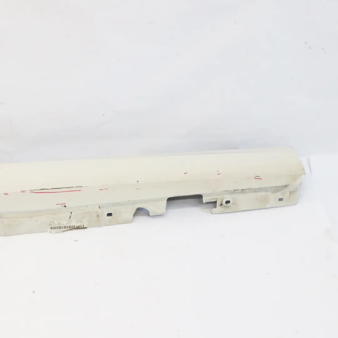 Gonna laterale M Sport Sill Strip destra Alpinweiss Alpine White 300 per BMW E92 E93 con numero di parte 0036124 BMW E92 E93 Gonna laterale M Sport Sill Strip destra Alpinweiss Alpine White 300 - SKU 0036124-AW1 - Numero di parte 0036124