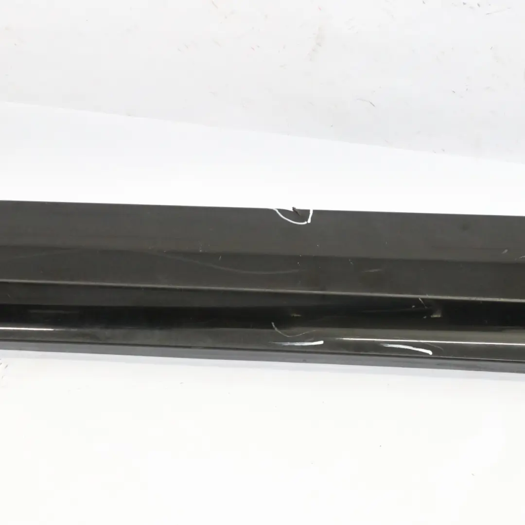 Baguette de seuil latérale droite Noir Saphir Métallisé - 475 pour BMW 3 E90 E91 LCI à propos du numéro de pièce 0037060 BMW 3 E90 E91 LCI Baguette de seuil latérale droite Noir Saphir Métallisé - 475 - SKU 0037060-BS - Numéro de pièce 0037060