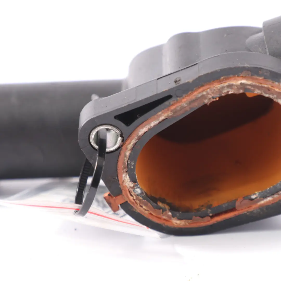 Refrigerante Brida Bomba de Agua Termostato para Volkswagen VW Caddy con número de pieza 03G121132B Volkswagen VW Caddy Refrigerante Brida Bomba de Agua Termostato - SKU 03G121132B - Número de pieza 03G121132B