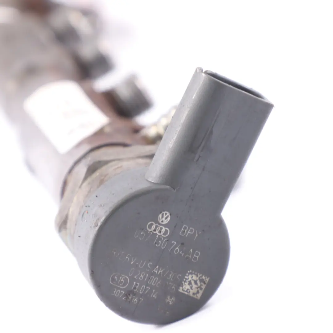 Rail d'injecteur de carburant pour Volkswagen Crafter à propos du numéro de pièce 03L130089J Volkswagen Crafter Rail d'injecteur de carburant - SKU 03L130089J - Numéro de pièce 03L130089J