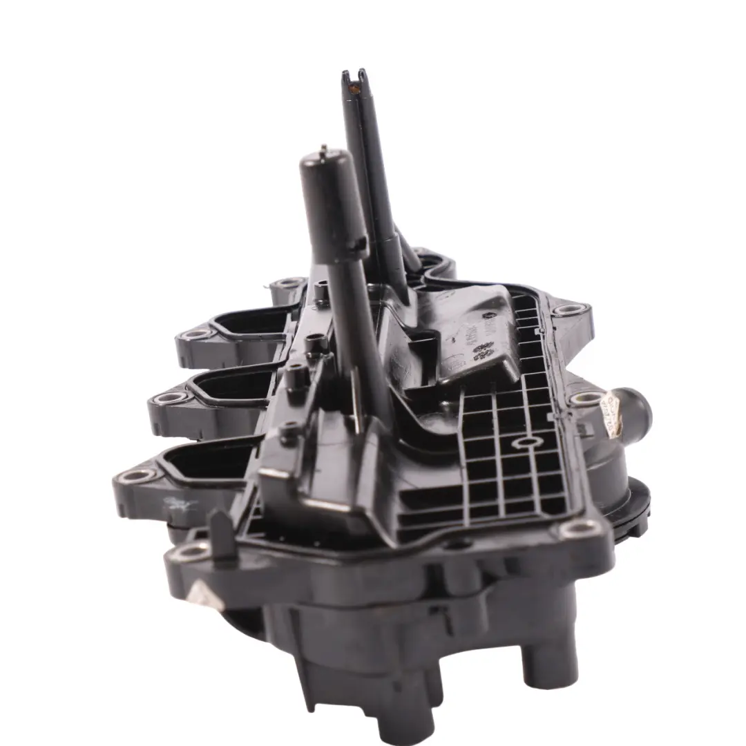 Valve Cover Cylinder Cover to Renault Megane with Part number 118302055R Renault Megane Valve Cover Cylinder Cover - SKU 118302055R - Part number 118302055R