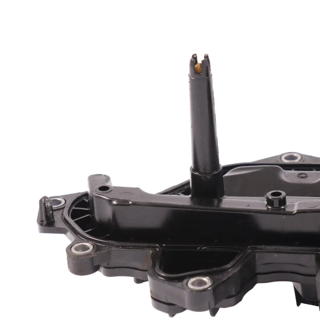 Valve Cover Cylinder Cover to Renault Megane with Part number 118302055R Renault Megane Valve Cover Cylinder Cover - SKU 118302055R - Part number 118302055R