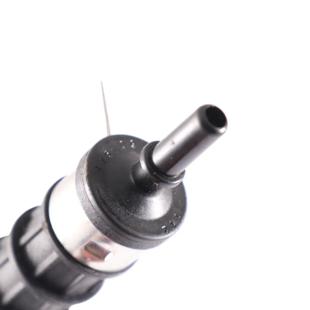 Tubo flessibile carburante per Nissan Qashqai Renault Laguna 2.0 dCi con numero di parte 1751100Q0K Nissan Qashqai Renault Laguna 2.0 dCi Tubo flessibile carburante - SKU 1751100Q0K - Numero di parte 1751100Q0K