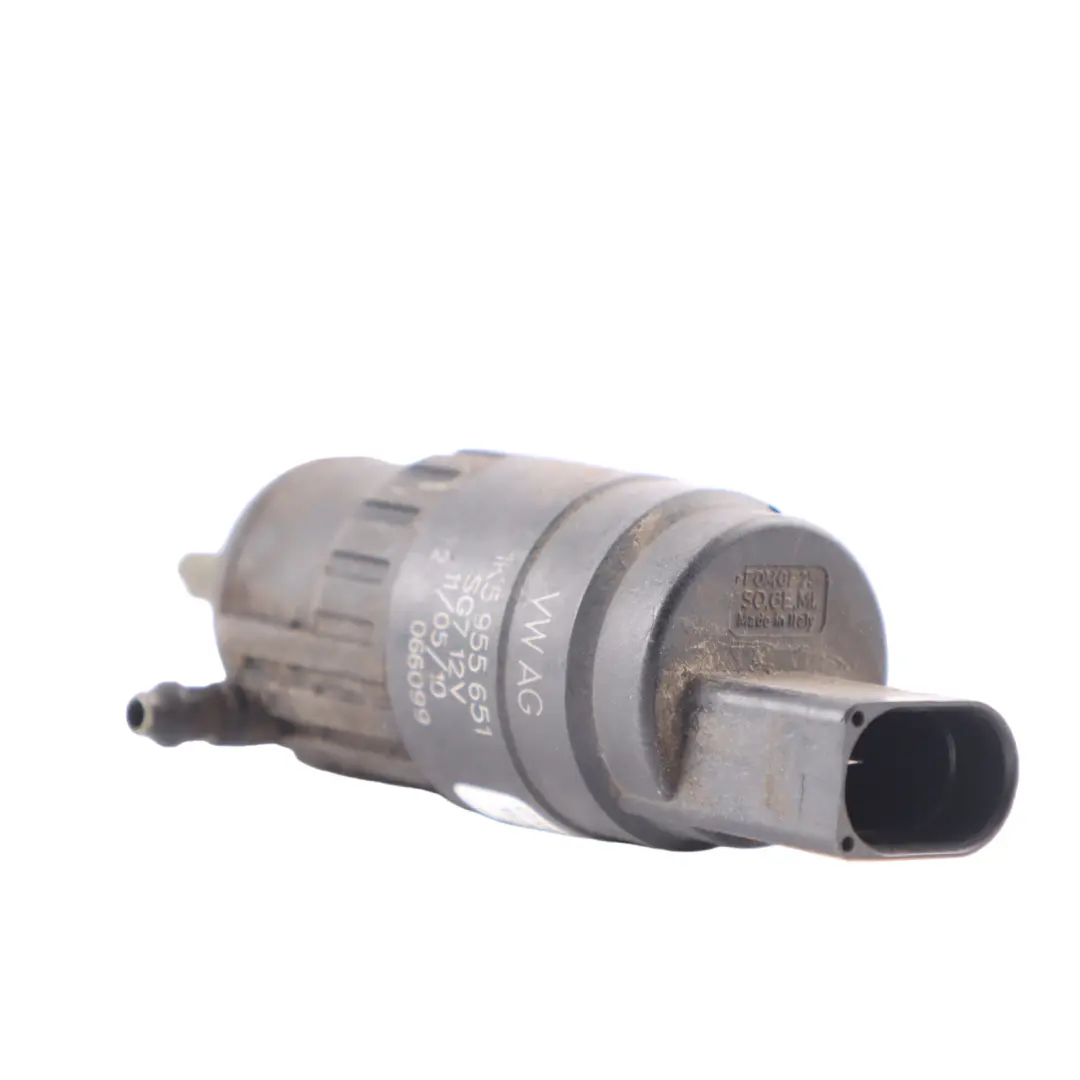 Windscreen Washer Pump A0008605826 to Volkswagen Caddy Transporter Passat Audi A3 with Part number 1K5955651 Volkswagen Caddy Transporter Passat Audi A3 Windscreen Washer Pump A0008605826 - SKU 1K5955651 - Part number 1K5955651