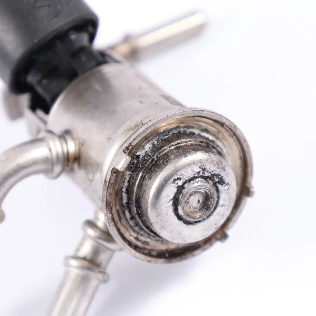 AdBlue Injector Injection Nozzle to Renault Trafic 3 with Part number 208997976R Renault Trafic 3 AdBlue Injector Injection Nozzle - SKU 208997976R - Part number 208997976R