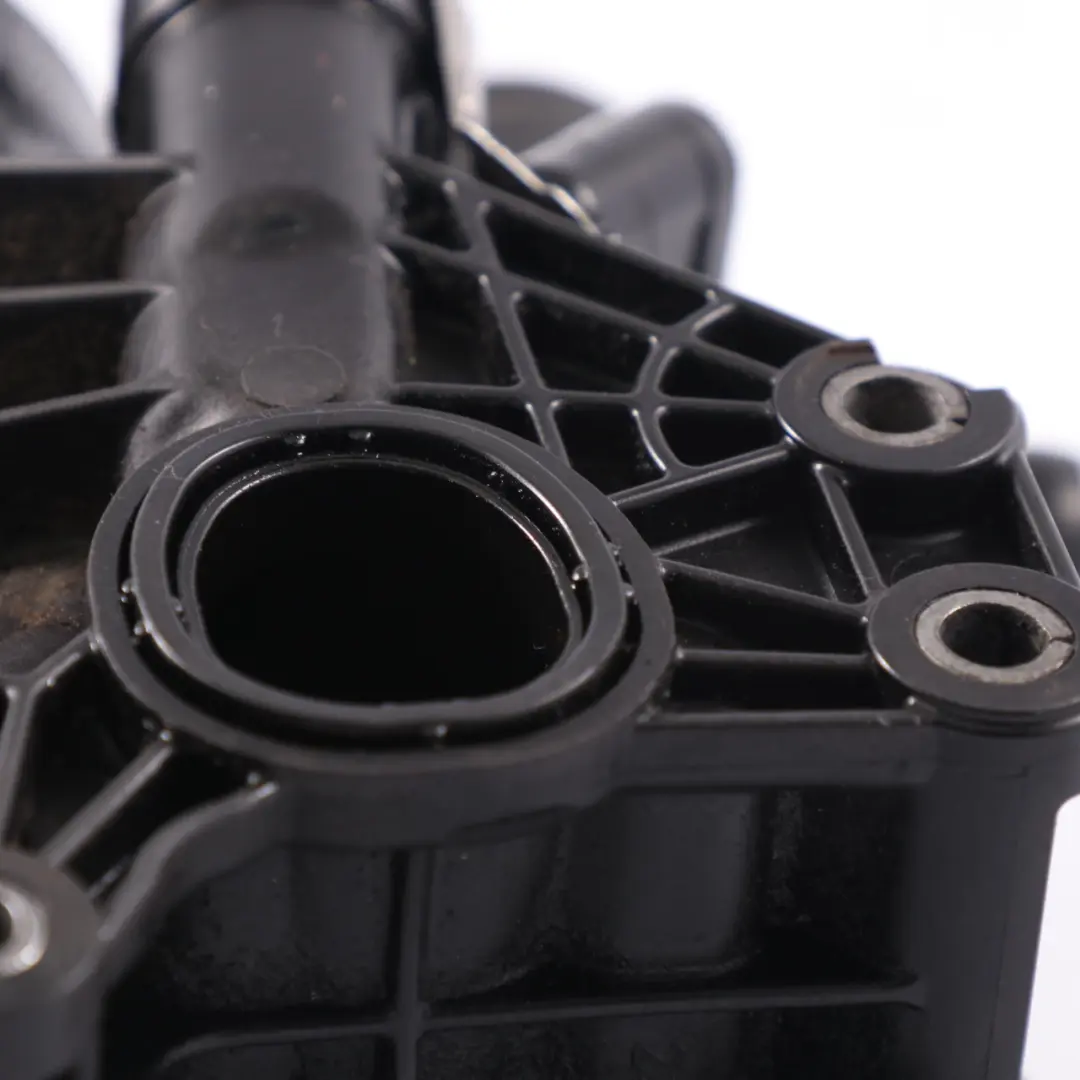 Renault Megane Carcasa del filtro de aceite Enfriador - SKU 213058627R - Número de pieza 213058627R