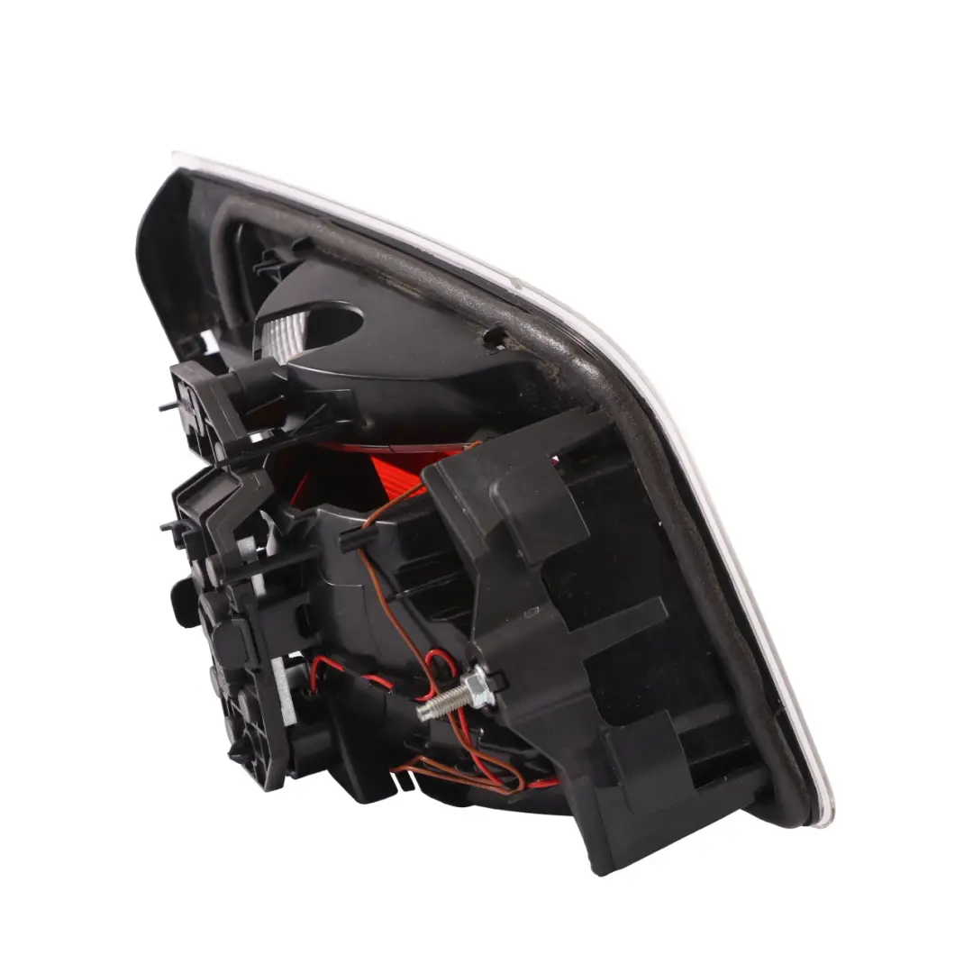 Blanca Luz Trasera Tapa Maletero Derecho para BMW F10 520d 530i Linea con número de pieza 2181350 BMW F10 520d 530i Linea Blanca Luz Trasera Tapa Maletero Derecho - SKU 2181350 - Número de pieza 2181350