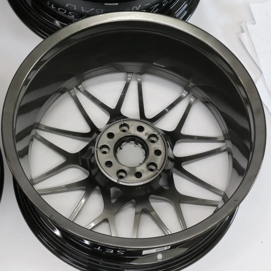 Komplet Felg Aluminiowych 20" M Star Spoke 666 9J/10J 2287501 do BMW F80 M3 o numerze 2287500/2287501 BMW F80 M3 Komplet Felg Aluminiowych 20" M Star Spoke 666 9J/10J 2287501 - SKU 2287500/2287501 - Numer Części 2287500/2287501