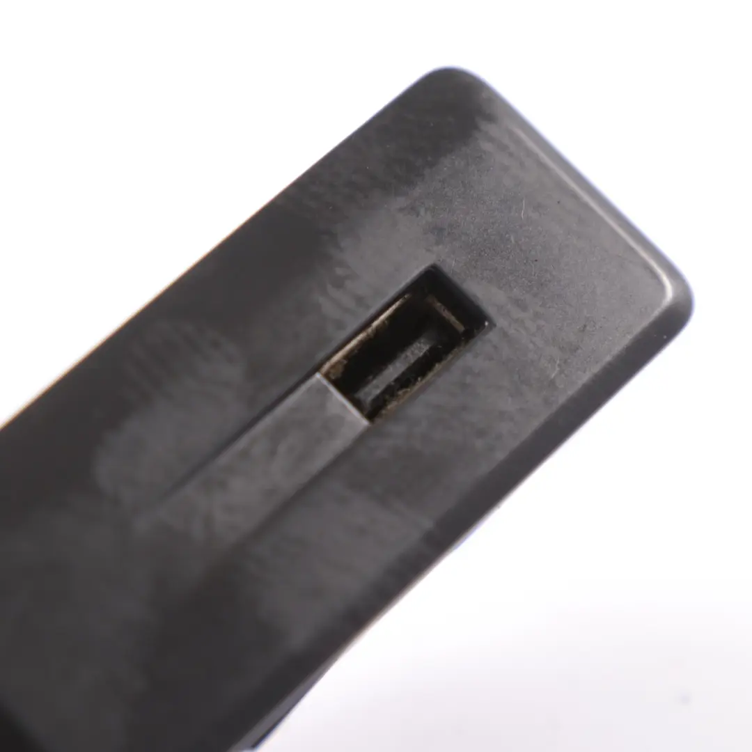 Port USB Renault Trafic 3 Vauxhall Vivaro B Prise Connecteur pour à propos du numéro de pièce 280236188R Port USB Renault Trafic 3 Vauxhall Vivaro B Prise Connecteur - SKU 280236188R - Numéro de pièce 280236188R