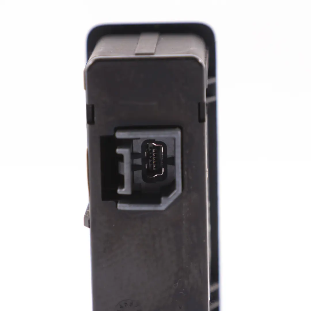 USB Port Renault Trafic 3 Vauxhall Vivaro B Socket Plug Connector to with Part number 280236188R USB Port Renault Trafic 3 Vauxhall Vivaro B Socket Plug Connector - SKU 280236188R - Part number 280236188R