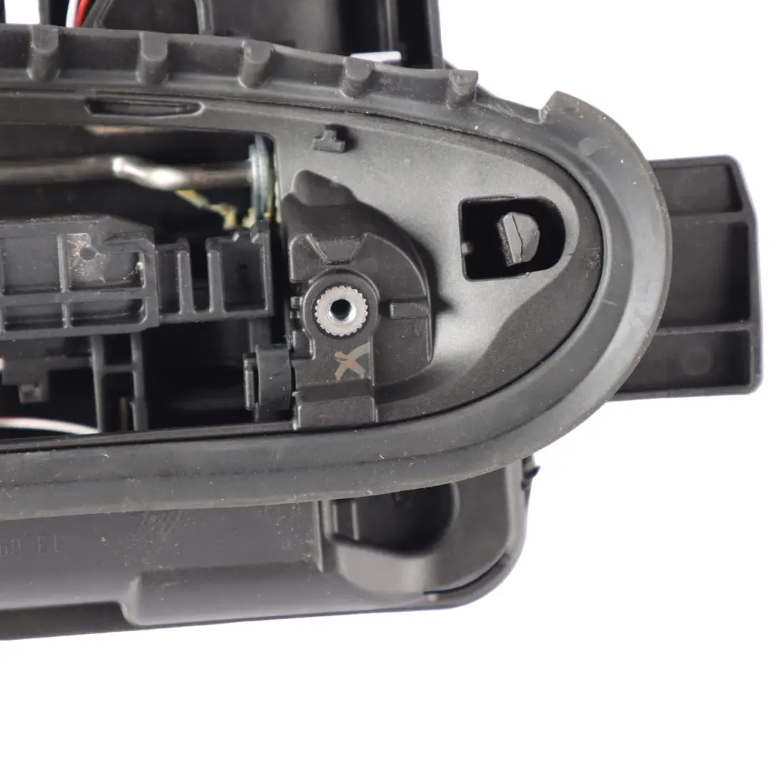 Exterior Puerta Manija Agarre Base Portador Izquierda para BMW G26 con número de pieza 5A68F01 BMW G26 Exterior Puerta Manija Agarre Base Portador Izquierda - SKU 5A68F01 - Número de pieza 5A68F01