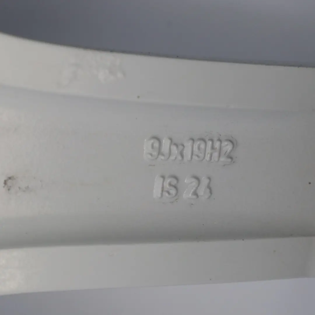 Vorderseite Silber Felge 19" Sternspeiche 95 ET:24 9J für BMW E65 mit Teilenummer 6753241 BMW E65 Vorderseite Silber Felge 19" Sternspeiche 95 ET:24 9J - SKU 6753241-2 - Teilenummer 6753241