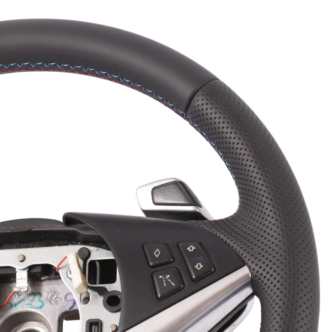 Kierownica NOWA Czarna Skóra Łopatki Asystent Pasa Ruchu do BMW E60 LCI o numerze 6774124 BMW E60 LCI Kierownica NOWA Czarna Skóra Łopatki Asystent Pasa Ruchu - SKU 6774124-1 - Numer Części 6774124