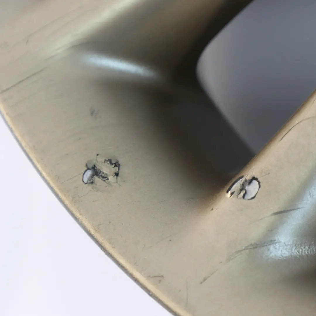 Felga Aluminiowa Złota 17" 7J ET:48 108 do Mini R50 R55 R56 R57 o numerze 6777356 Mini R50 R55 R56 R57 Felga Aluminiowa Złota 17" 7J ET:48 108 - SKU 6777356-4 - Numer Części 6777356