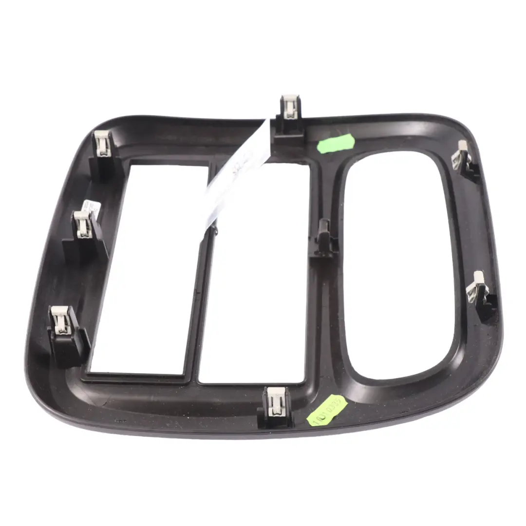 Panel embellecedor salpicadero delantero para Renault Trafic III Vivaro B con número de pieza 682603912R Renault Trafic III Vivaro B Panel embellecedor salpicadero delantero - SKU 682603912R - Número de pieza 682603912R