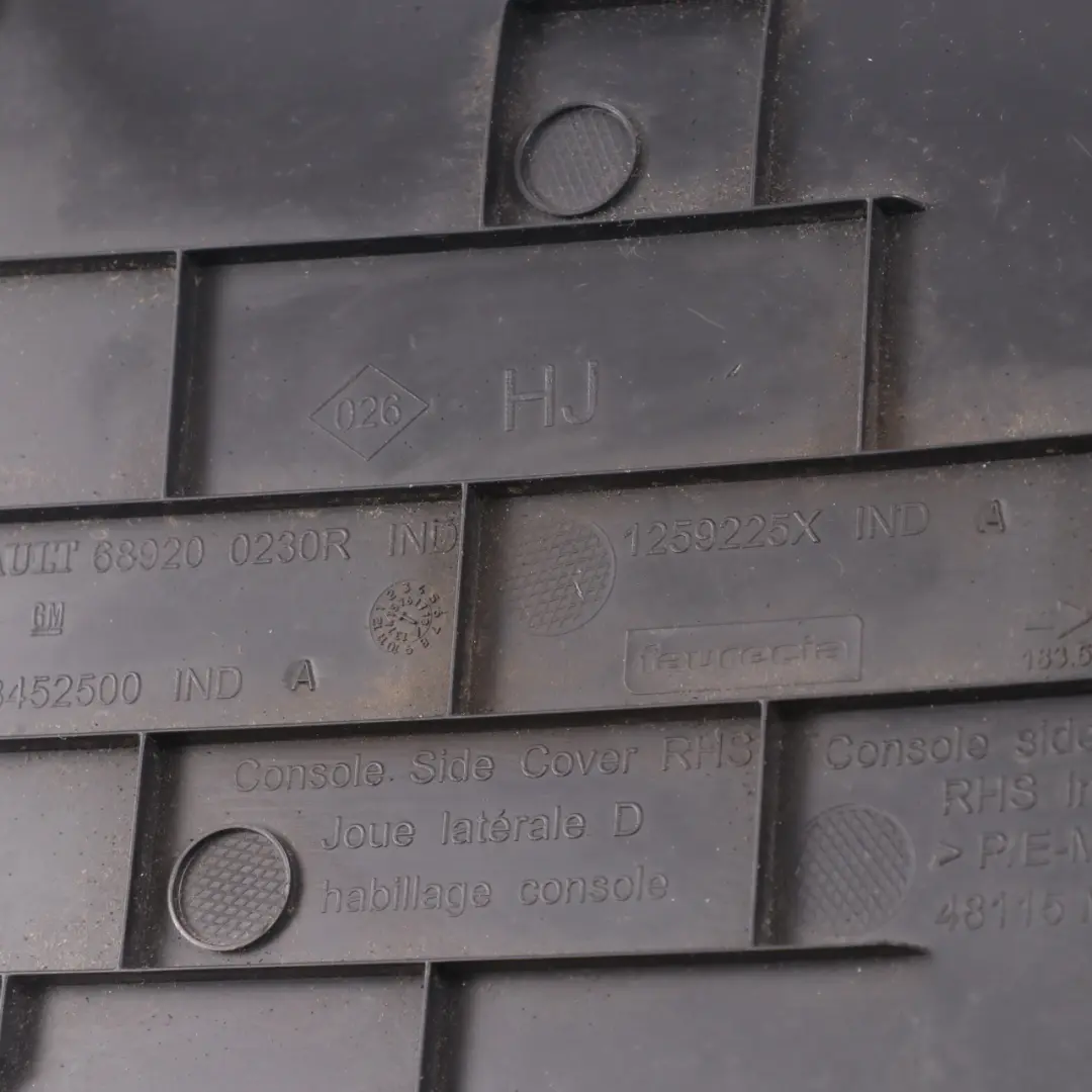 Dashboard Konsole Trim Abdeckung rechts für Renault Trafic III Vivaro B mit Teilenummer 689200230R Renault Trafic III Vivaro B Dashboard Konsole Trim Abdeckung rechts - SKU 689200230R - Teilenummer 689200230R