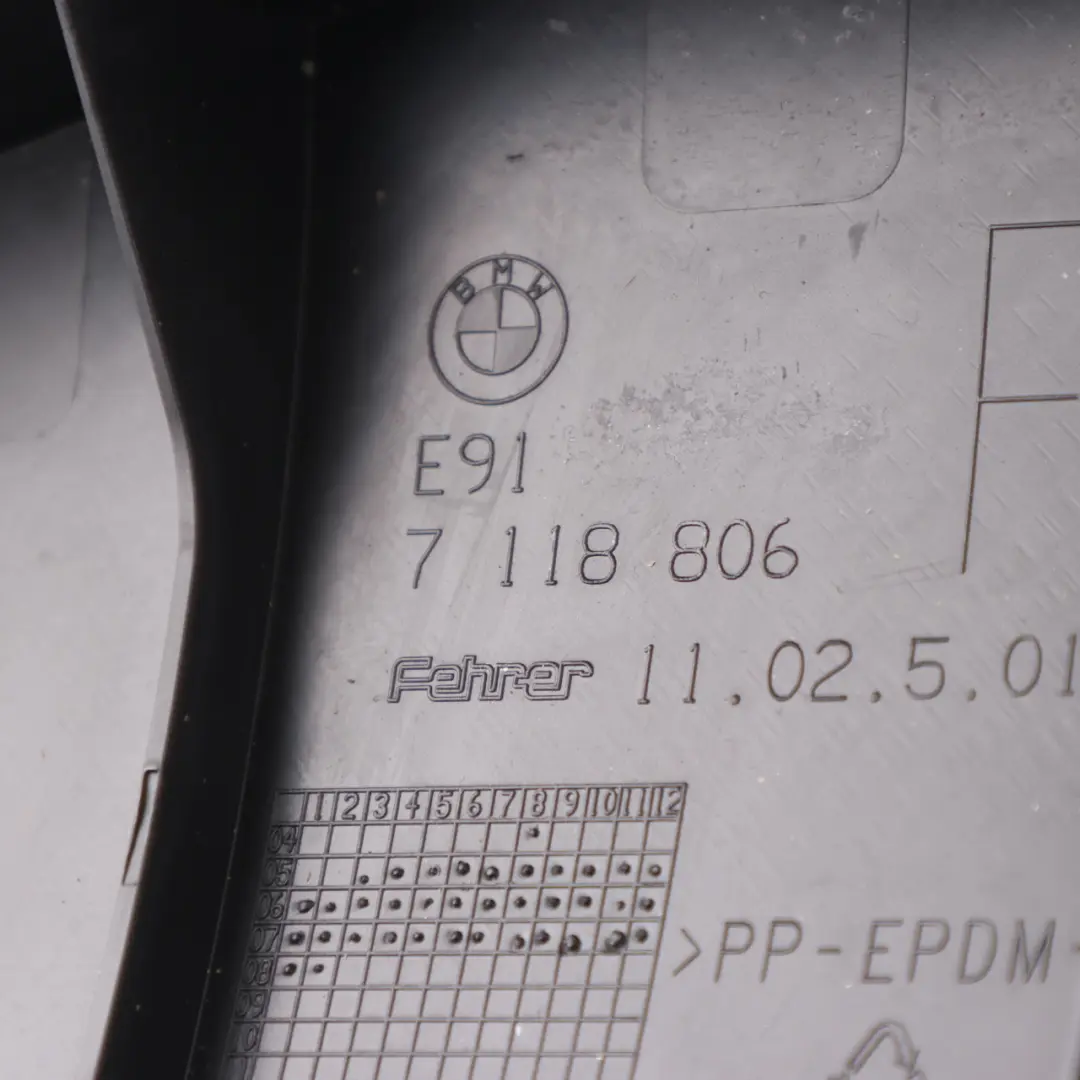 Boczek Tylnej Kanapy Prawy Czarna Skóra do BMW E91 o numerze 6971682 BMW E91 Boczek Tylnej Kanapy Prawy Czarna Skóra - SKU 6971682 - Numer Części 6971682