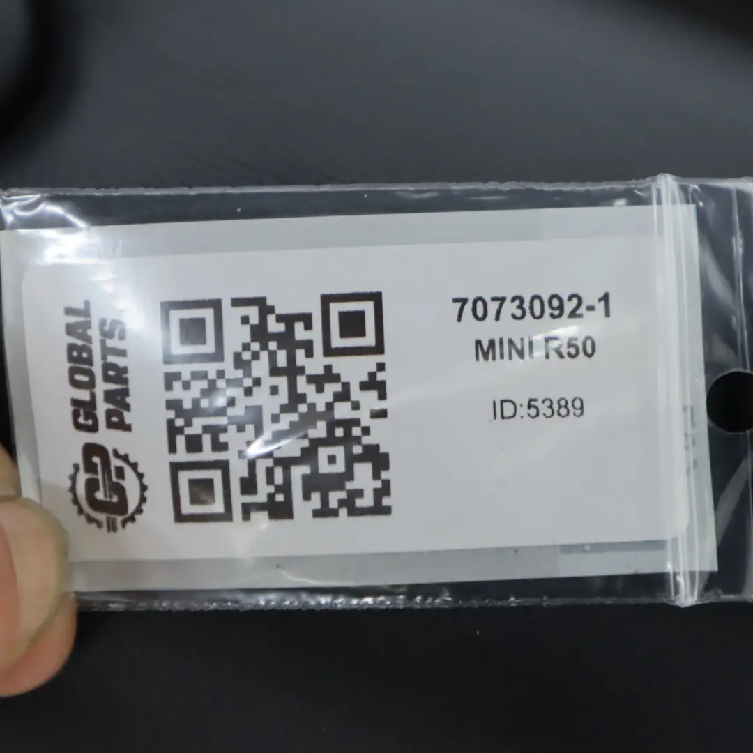 Asiento Delantero Derecho Perfil Cuero Negro Pantera para Mini Cooper R50 R53 con número de pieza 7073092 Mini Cooper R50 R53 Asiento Delantero Derecho Perfil Cuero Negro Pantera - SKU 7073092-1 - Número de pieza 7073092