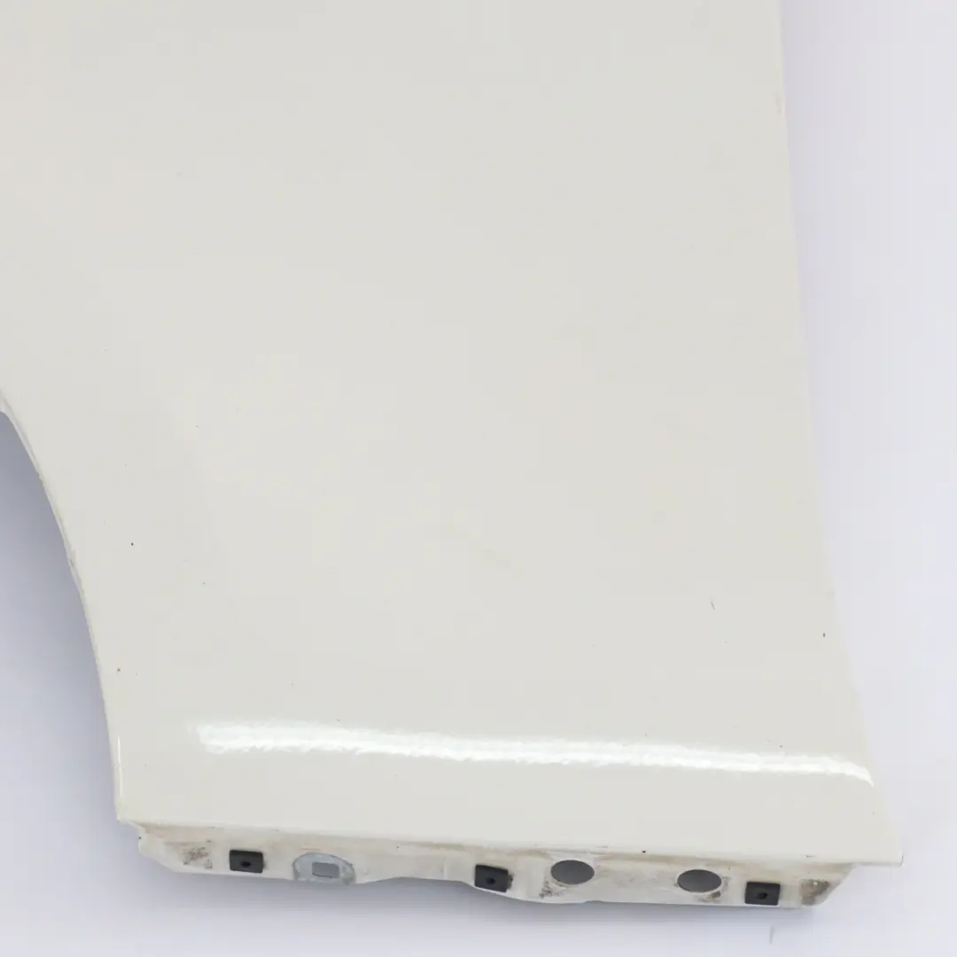 BMW E81 E87 Aile Latérale Avant Gauche Alpinweiss Alpine White 300 - SKU 7133227-AW2 - Numéro de pièce 7133227