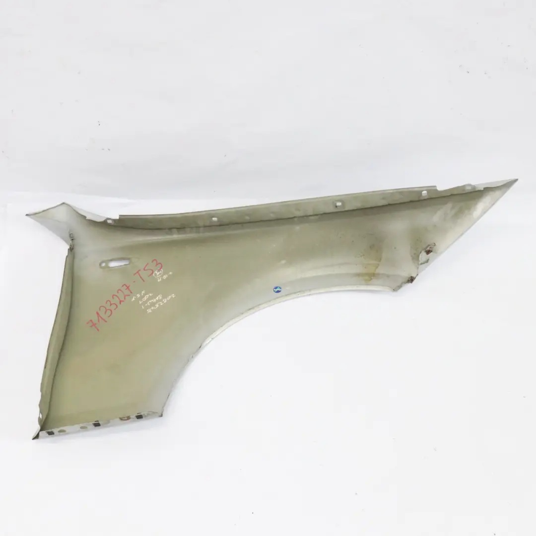 Panel lateral Wing Fender Delantero Izquierdo Titansilber Plata 354 para BMW E81 E87 con número de pieza 7133227 BMW E81 E87 Panel lateral Wing Fender Delantero Izquierdo Titansilber Plata 354 - SKU 7133227-TS3 - Número de pieza 7133227