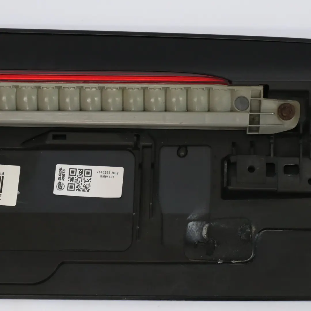 Spoiler posteriore Coperchio baule Nero Zaffiro Metallizzato 475 per BMW E91 Touring con numero di parte 7143263 BMW E91 Touring Spoiler posteriore Coperchio baule Nero Zaffiro Metallizzato 475 - SKU 7143263-BS2 - Numero di parte 7143263