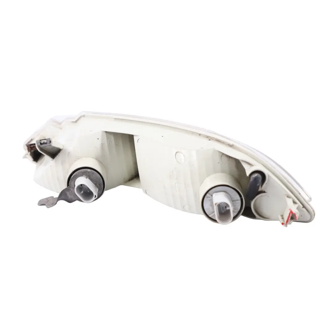 Luz Indicadora de Dirección Blanca Derecha para BMW E63 E64 con número de pieza 7165806 BMW E63 E64 Luz Indicadora de Dirección Blanca Derecha - SKU 7165806 - Número de pieza 7165806
