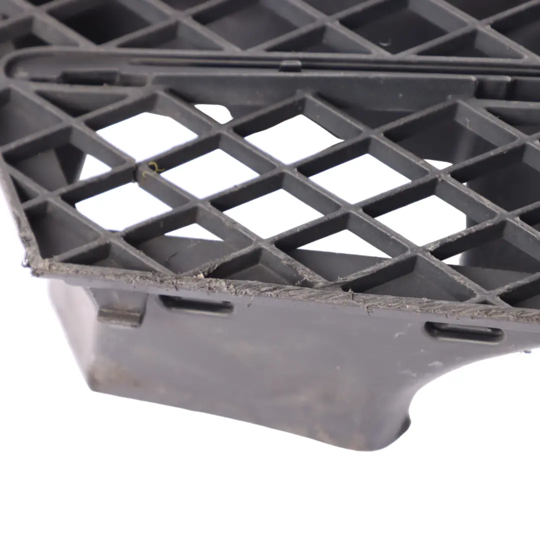 Front Bumper Right O/S Air Duct Centre Grill Grid to BMW E60 E61 with Part number 7178112 BMW E60 E61 Front Bumper Right O/S Air Duct Centre Grill Grid - SKU 7178112 - Part number 7178112