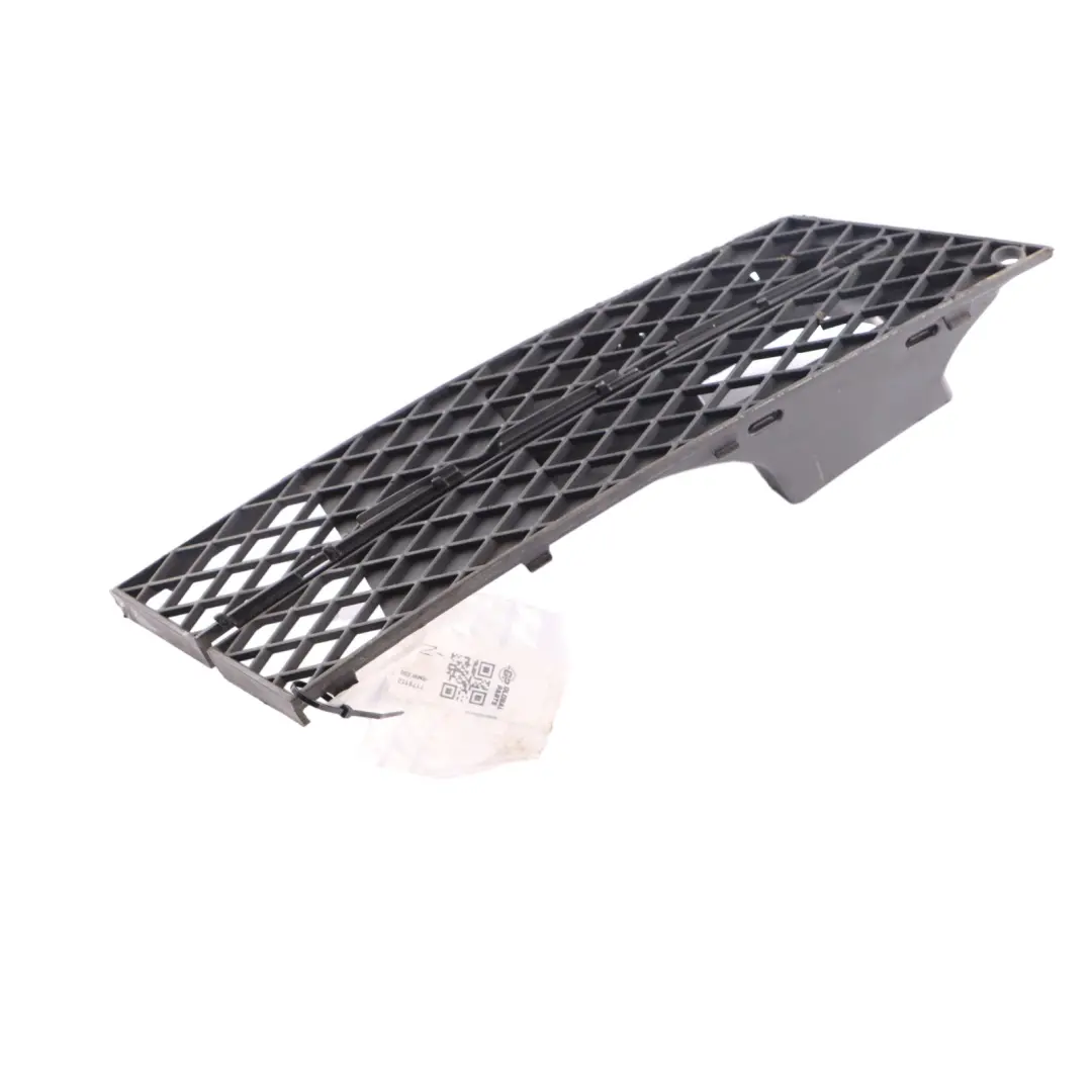 Front Bumper Right O/S Air Duct Centre Grill Grid to BMW E60 E61 with Part number 7178112 BMW E60 E61 Front Bumper Right O/S Air Duct Centre Grill Grid - SKU 7178112 - Part number 7178112