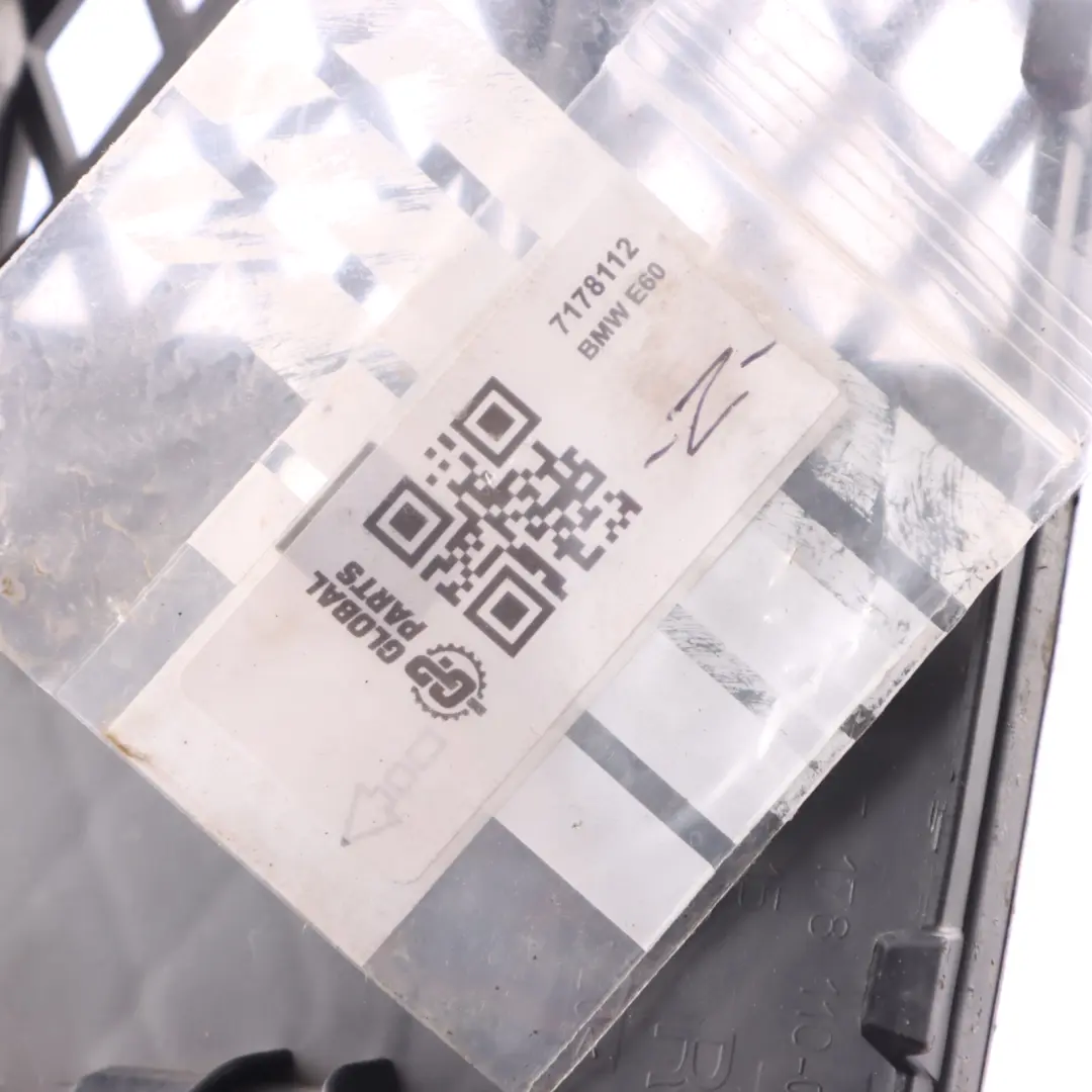 Front Stoß Stange Rechts Luftkanal Mitte Gitter für BMW E60 E61 mit Teilenummer 7178112 BMW E60 E61 Front Stoß Stange Rechts Luftkanal Mitte Gitter - SKU 7178112 - Teilenummer 7178112