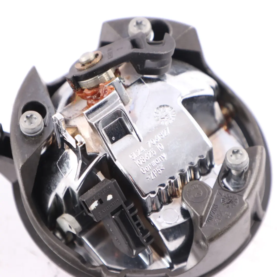 Emblem Button Tailgate Badge Open Opening to BMW E63 E64 with Part number 7061327 BMW E63 E64 Emblem Button Tailgate Badge Open Opening - SKU 7200899 - Part number 7061327