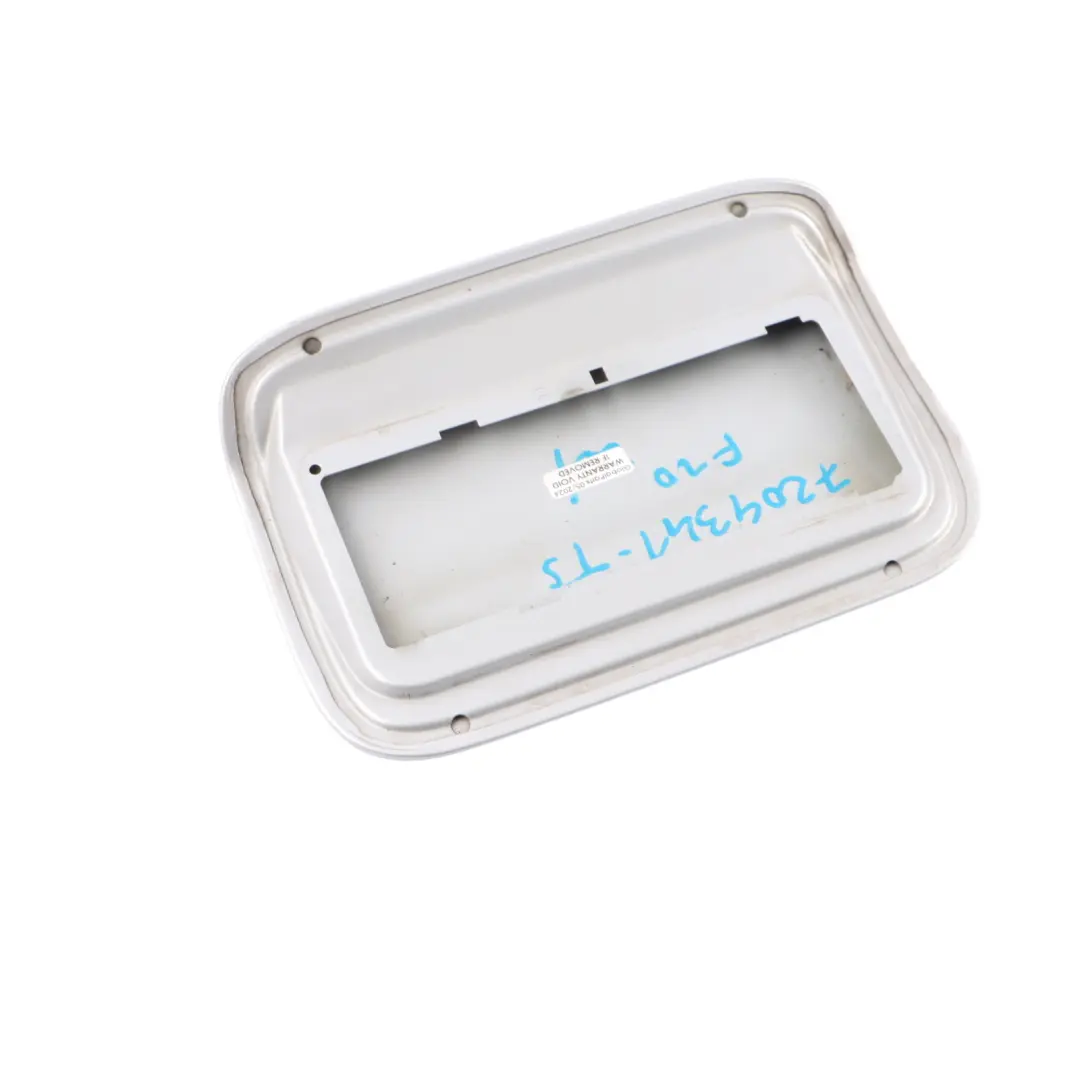 Coperchio Sportello Di Riempimento Carburante Titan Silver - 354 per BMW F10 con numero di parte 7204341 BMW F10 Coperchio Sportello Di Riempimento Carburante Titan Silver - 354 - SKU 7204341-TS - Numero di parte 7204341