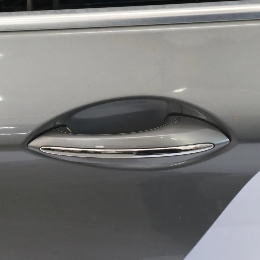 Puerta Trasera Panel Izquierdo Touring Gris Spacegrau Metalizado - A52 para BMW F11 con número de pieza 7206119 BMW F11 Puerta Trasera Panel Izquierdo Touring Gris Spacegrau Metalizado - A52 - SKU 7206119-SCG - Número de pieza 7206119