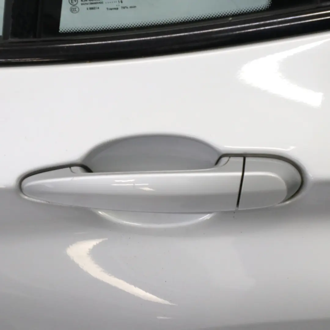 Porta posteriore sinistra Glacier Silver Metallic - A83 per BMW X3 F25 con numero di parte 7238695 BMW X3 F25 Porta posteriore sinistra Glacier Silver Metallic - A83 - SKU 7238695-GSB - Numero di parte 7238695