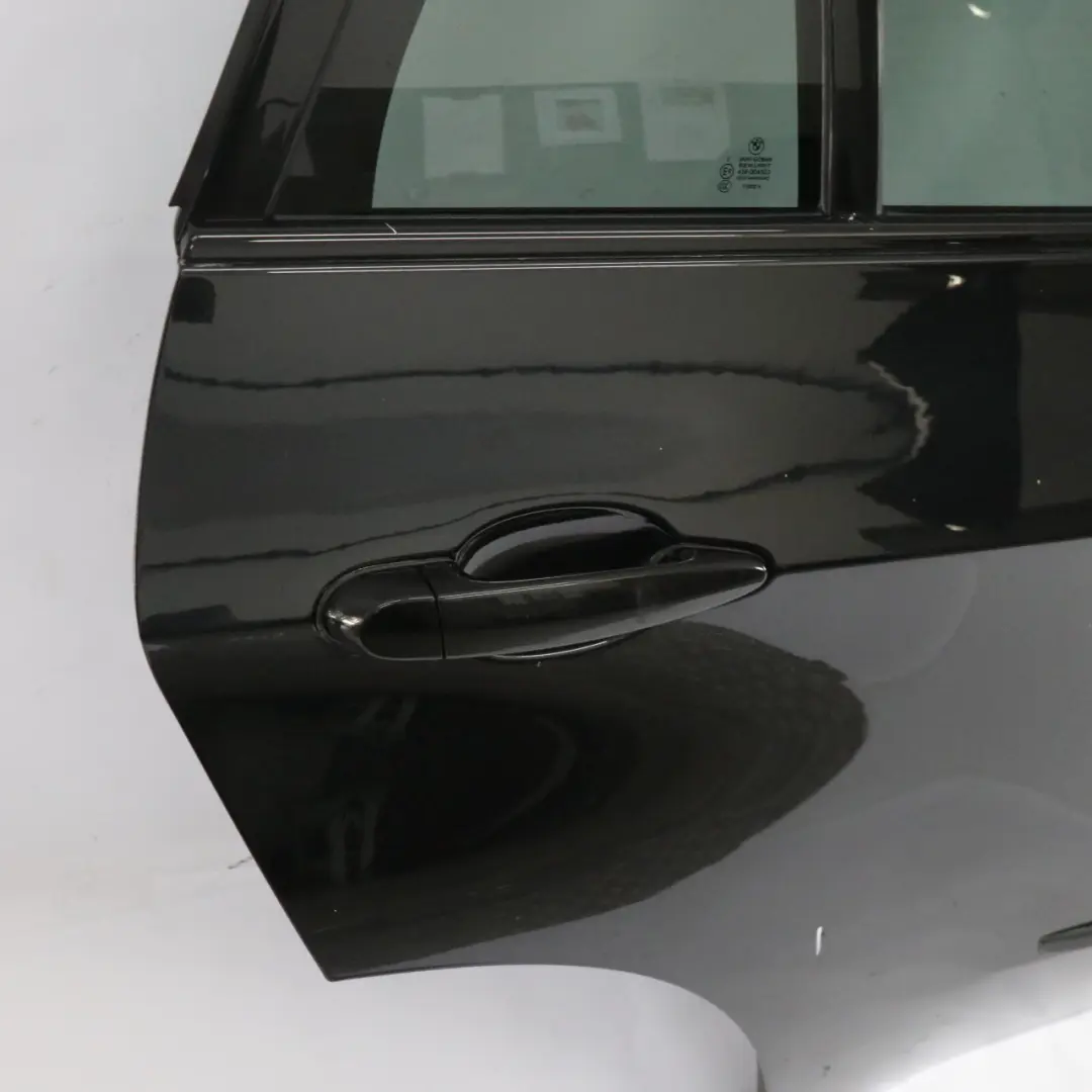 Porta posteriore destra Nero Zaffiro Metallizzato - 475 per BMW X5 E70 con numero di parte 7261482 BMW X5 E70 Porta posteriore destra Nero Zaffiro Metallizzato - 475 - SKU 7261482-BS - Numero di parte 7261482