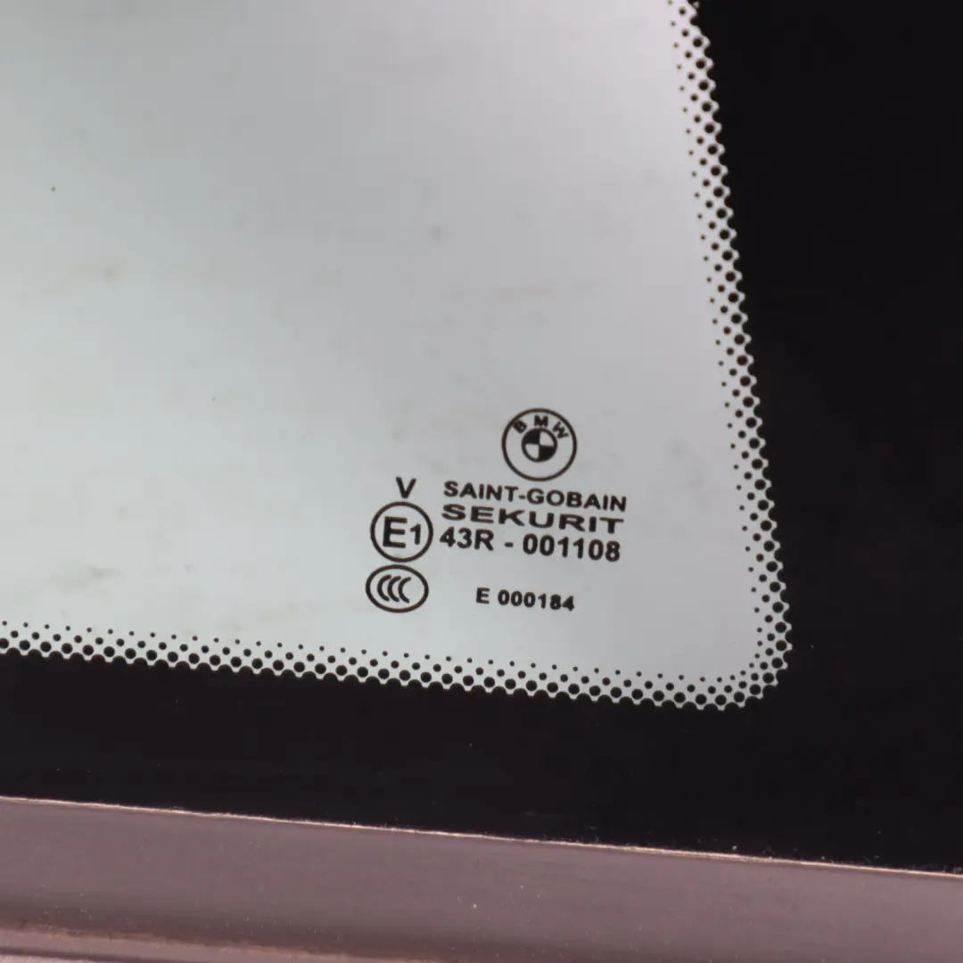 Vitre Latérale Arrière Fixe Teintée Droite pour BMW F21 à propos du numéro de pièce 7290538 BMW F21 Vitre Latérale Arrière Fixe Teintée Droite - SKU 7290538-3 - Numéro de pièce 7290538