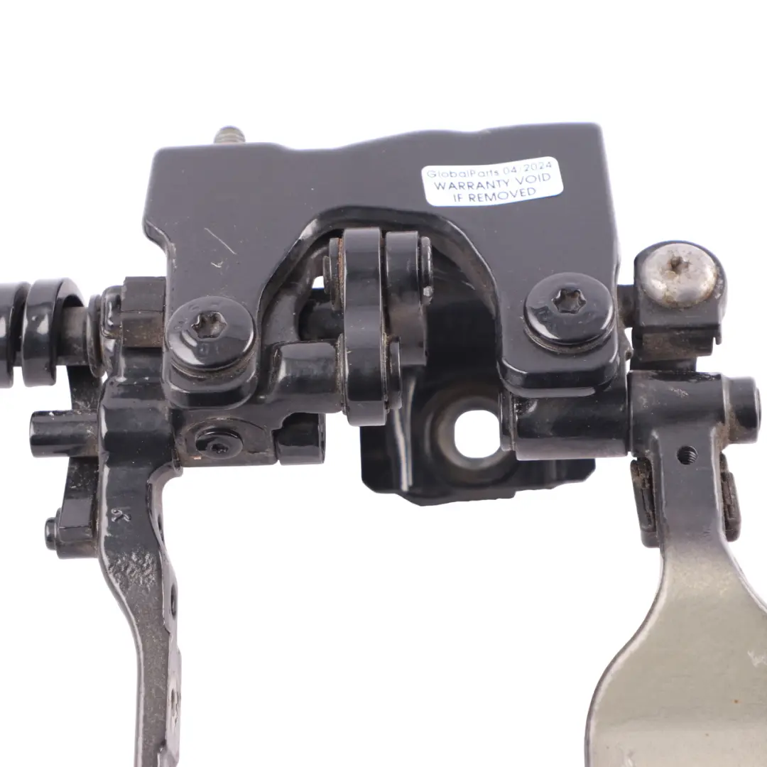 Bisagra Maletero Trasera Izquierda Negro Zafiro Metalizado 7263157 para BMW F31 con número de pieza 7298069 BMW F31 Bisagra Maletero Trasera Izquierda Negro Zafiro Metalizado 7263157 - SKU 7298069-BS1 - Número de pieza 7298069