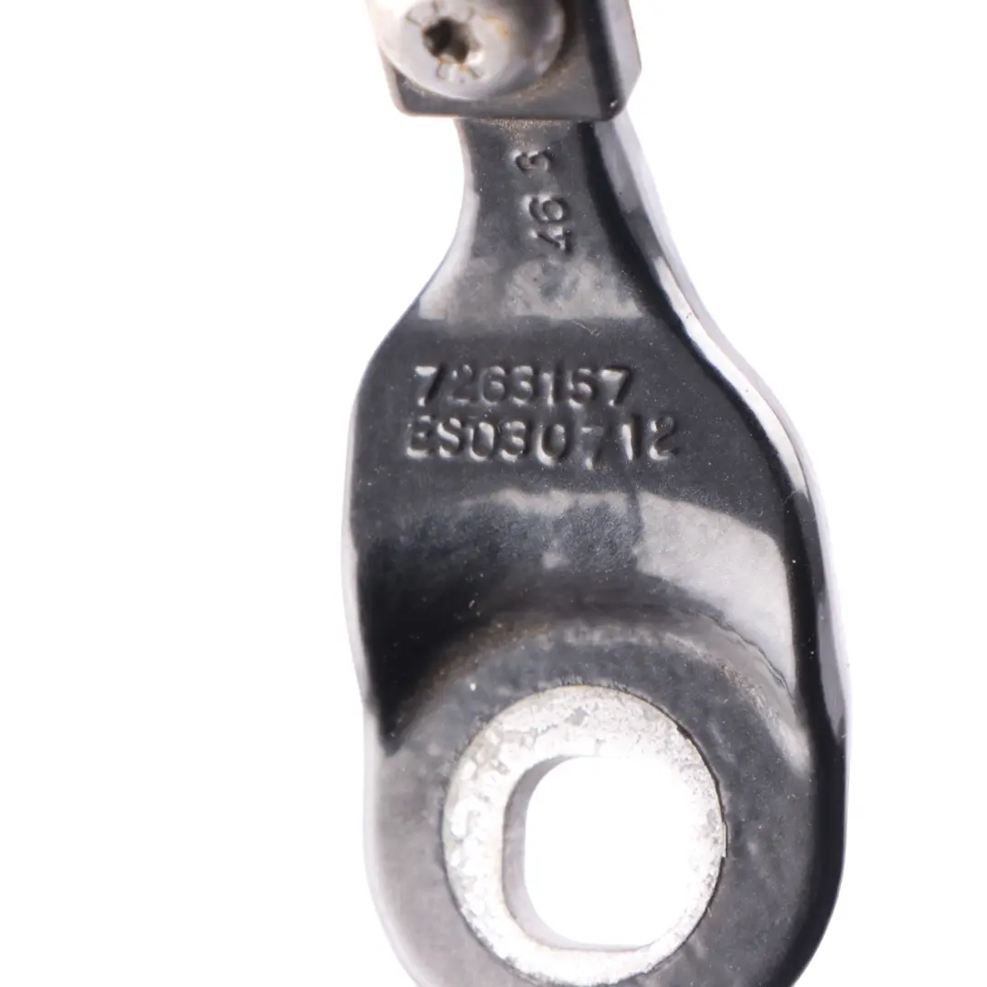 Bisagra Maletero Trasera Izquierda Negro Zafiro Metalizado 7263157 para BMW F31 con número de pieza 7298069 BMW F31 Bisagra Maletero Trasera Izquierda Negro Zafiro Metalizado 7263157 - SKU 7298069-BS1 - Número de pieza 7298069