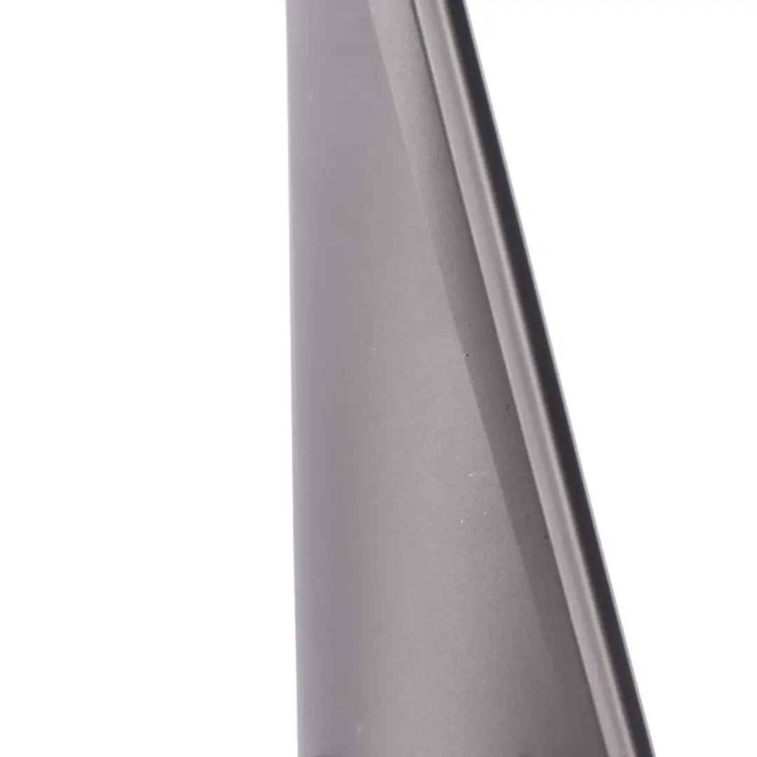 Moldura Interior Delantera Cubierta Puerta Izquierda para BMW F46 con número de pieza 7333895 BMW F46 Moldura Interior Delantera Cubierta Puerta Izquierda - SKU 7333895 - Número de pieza 7333895