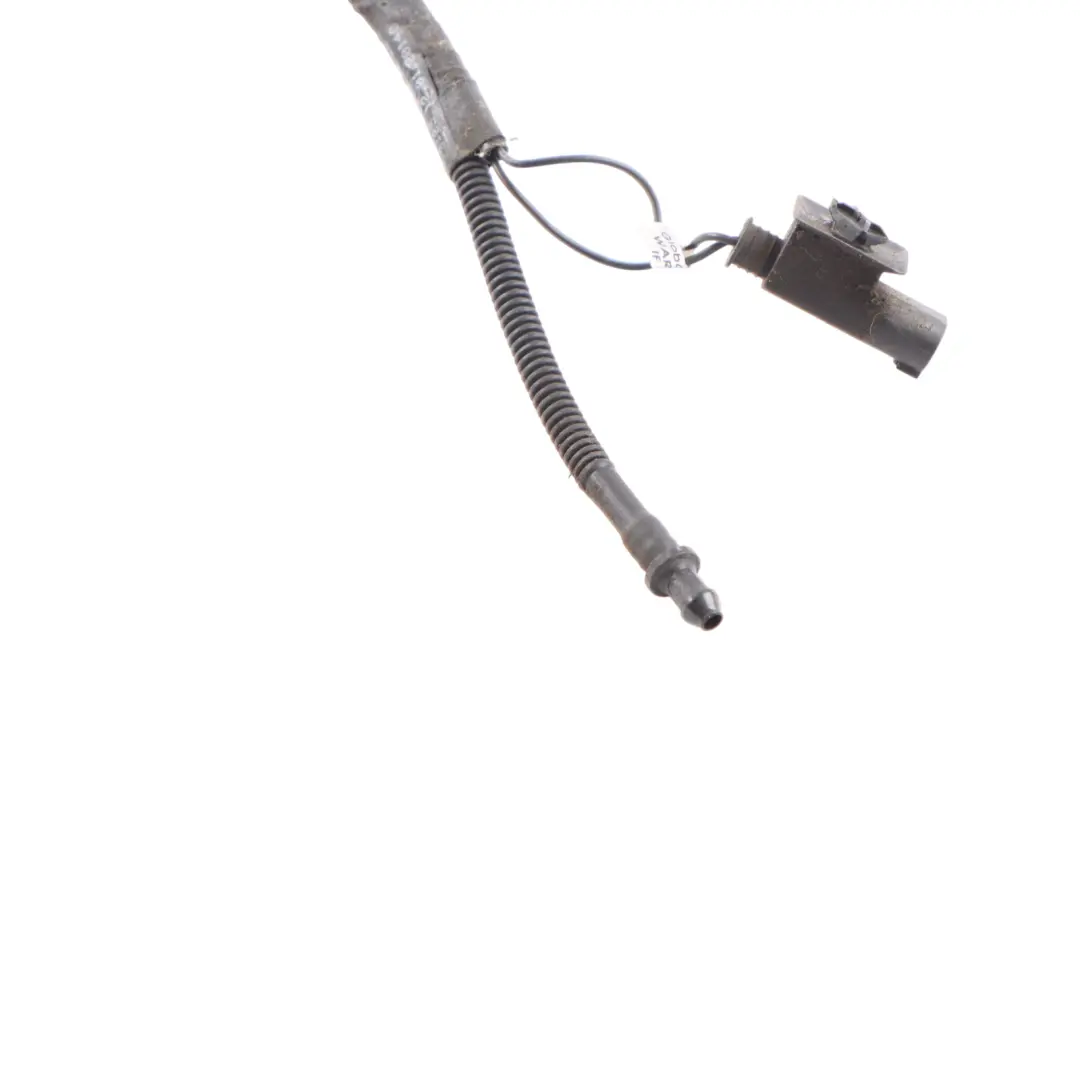 Dysza Spryskiwacza Szyby Przedniej Rurka Przewód do BMW F34 GT o numerze 7339580 BMW F34 GT Dysza Spryskiwacza Szyby Przedniej Rurka Przewód - SKU 7339580 - Numer Części 7339580