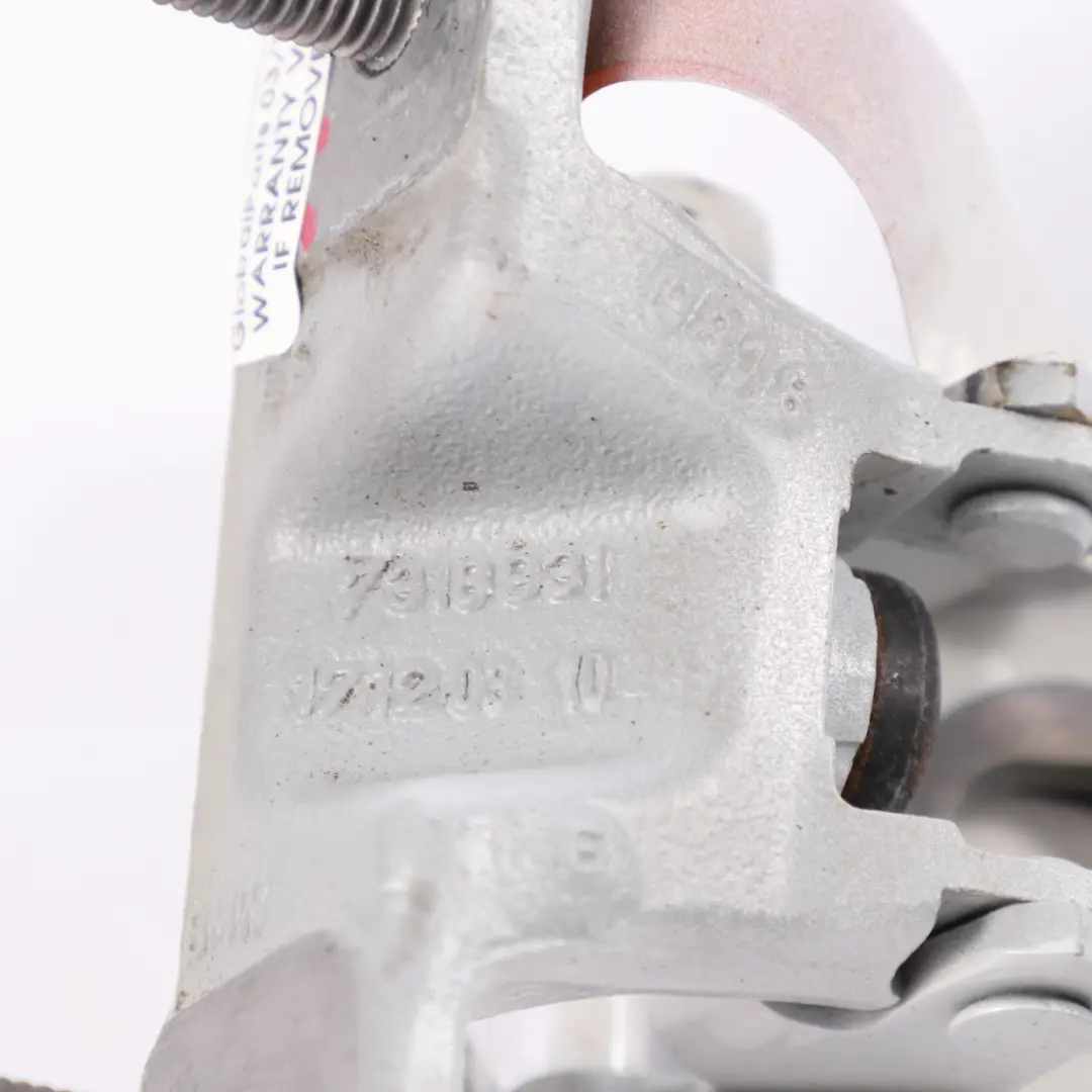 Charnière BMW F46 Charnière coffre droite blanc minéral métallisé - A96 pour à propos du numéro de pièce 7349450 Charnière BMW F46 Charnière coffre droite blanc minéral métallisé - A96 - SKU 7349450-MW - Numéro de pièce 7349450