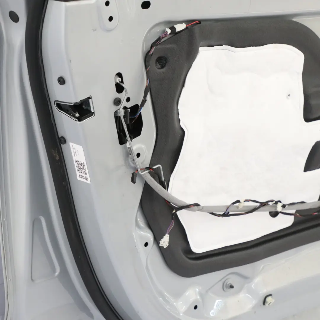 Puerta Delantera Izquierda Glacier Silver Metallic - A82 para BMW X3 F25 con número de pieza 7355803 BMW X3 F25 Puerta Delantera Izquierda Glacier Silver Metallic - A82 - SKU 7355803-GSB - Número de pieza 7355803