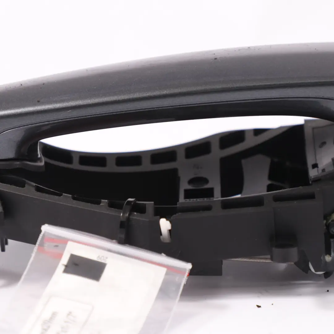 Poignée de porte BMW F36 Support porte arrière gauche Gris minéral B39 pour à propos du numéro de pièce 7380545 Poignée de porte BMW F36 Support porte arrière gauche Gris minéral B39 - SKU 7380545-MG - Numéro de pièce 7380545